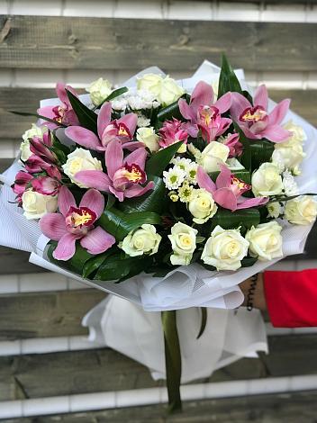 Букет цветов из: Розы и Хризантемы в Чигири