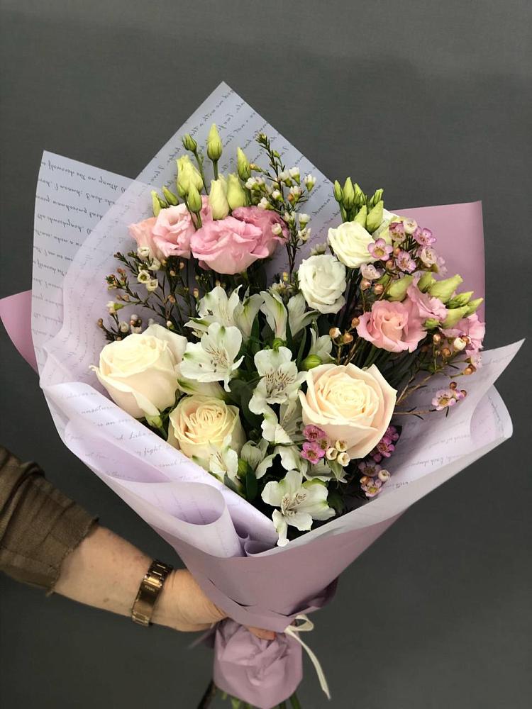 Букет цветов из: Альстромерии, Розы и Лизиантусы в Чигири