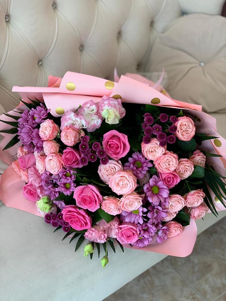 Букет цветов из: Хризантемы, Розы и Лизиантусы в Чигири