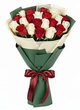 Букет Микс из красных и белых роз в Чигири