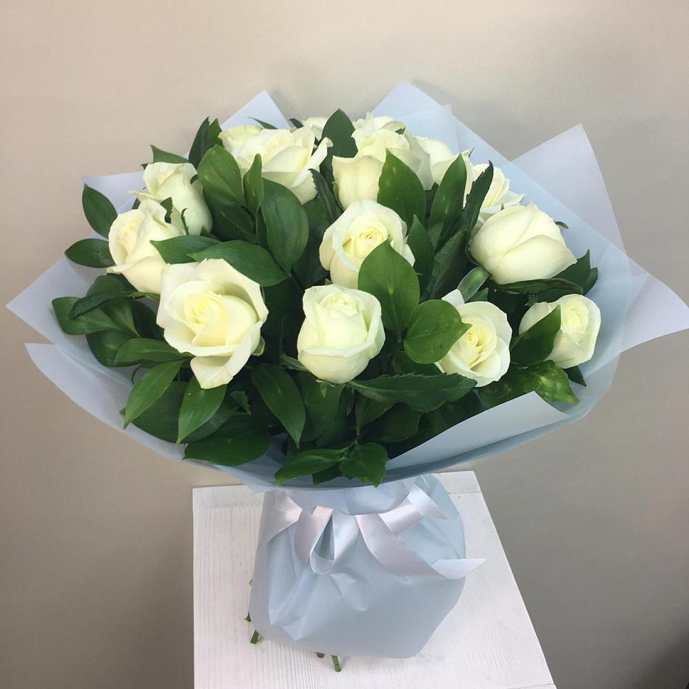Букет 15 Белых роз Проуд в Чигири