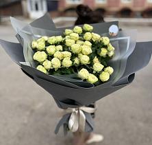 Букет Белые кустовые розы Солинеро в Чигири