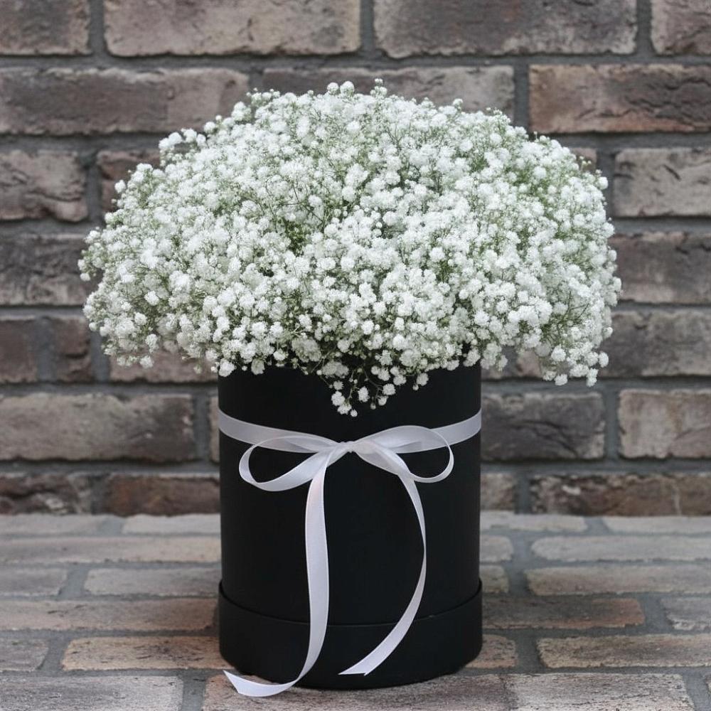 Цветочная композиция из Гипсофила в шляпной коробке в Чигири