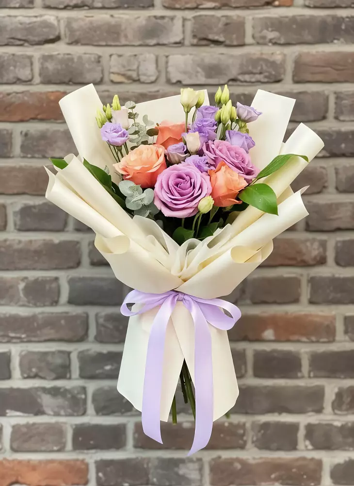 Букет цветов из: Лизиантусы и Розы в Чигири