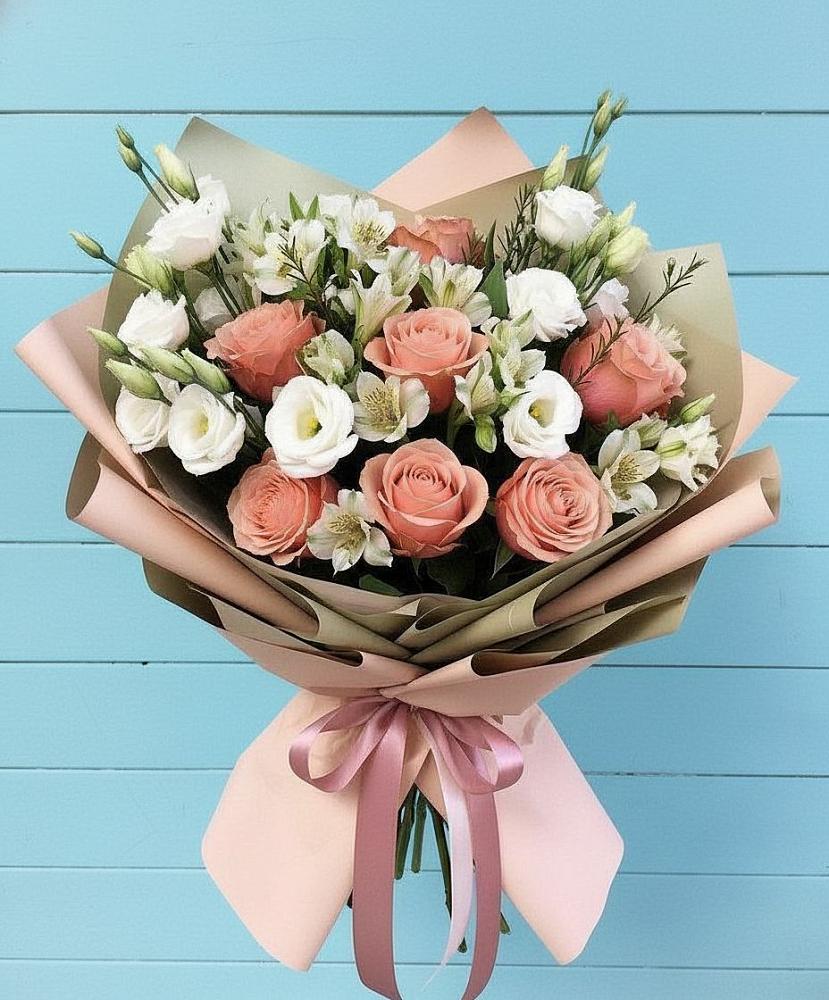 Букет цветов из: Розы, Альстромерии и Лизиантусы в Чигири