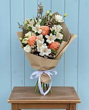Букет цветов из:  Альстромерии, Лизиантусы, Розы и Хризантемы в Чигири