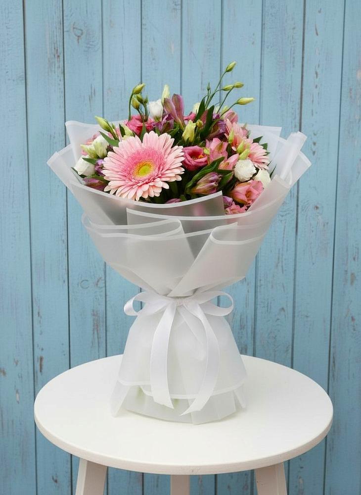 Букет цветов из: Герберы, Альстромерии и Лизиантусы в Чигири