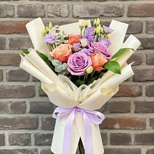 Букет цветов из:  Лизиантусы и Розы в Чигири