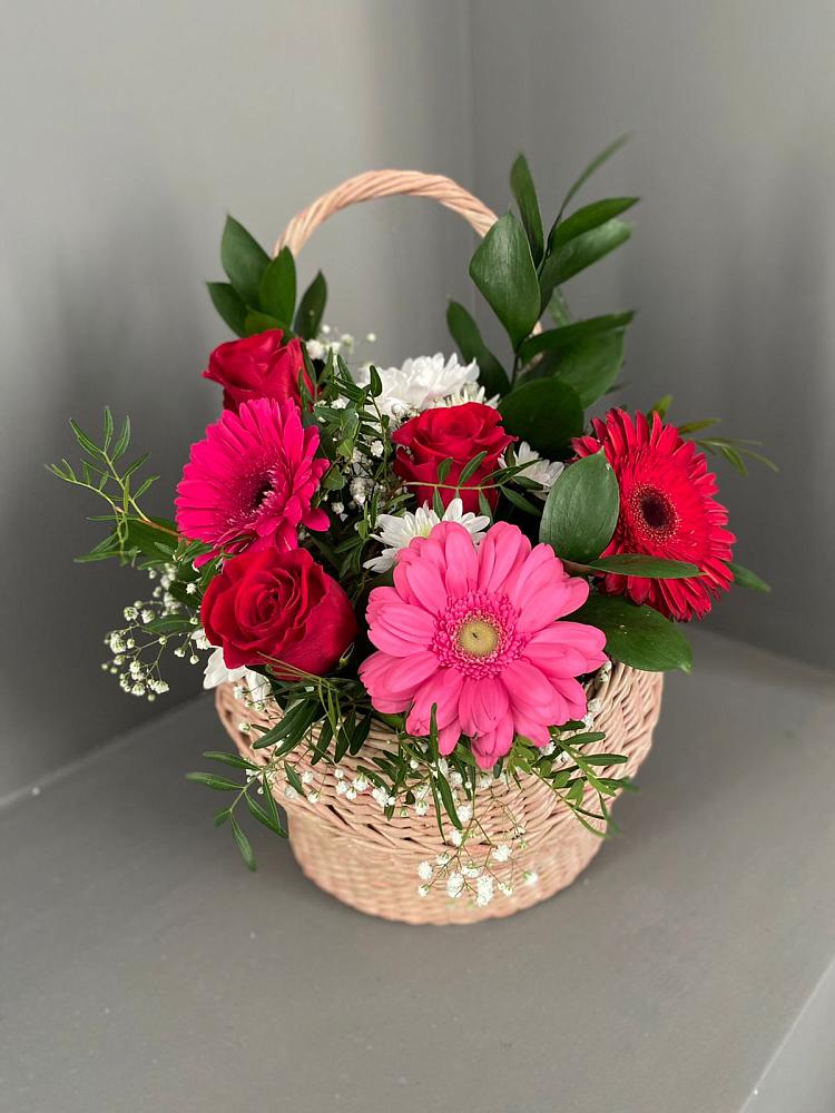 Цветочная композиция из Розы, Хризантемы и Герберы в корзине в Чигири
