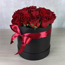 Цветочная композиция из Розы в шляпной коробке в Чигири