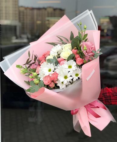 Букет цветов из: Розы, Лизиантусы и Хризантемы в Чигири