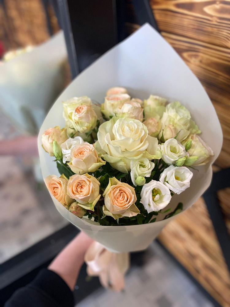 Букет цветов из: Розы и Лизиантусы в Чигири